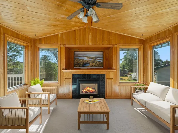 302 Jennifer Ln, Jordan, MN 55352