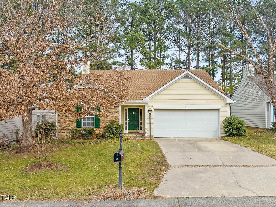 1st image of 7 Windsor Glen Dr