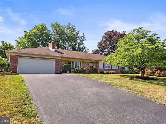 3rd image of 118 Shelbourne Dr