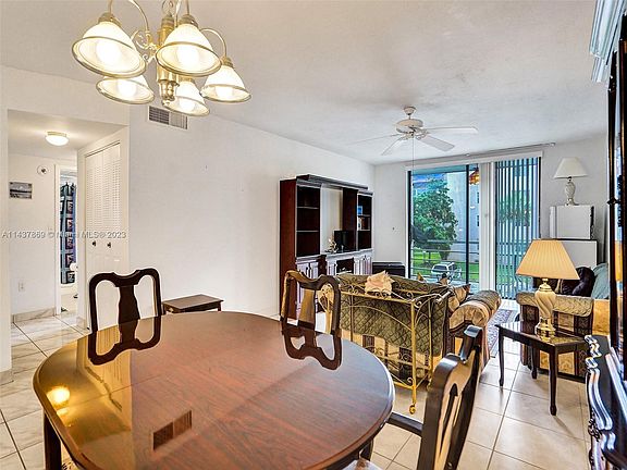 4th image of 2841 Somerset Dr APT 216