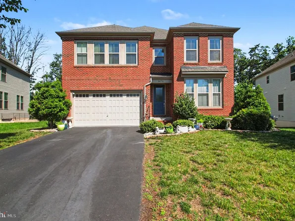 24794 Somerby Dr, Chantilly, VA 20152