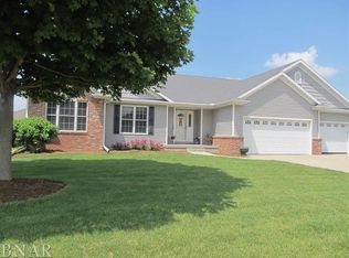 109 White Tail St, Hudson, IL 61748