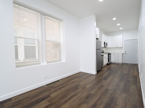 3rd image of 1438 W Flournoy St APT 1F