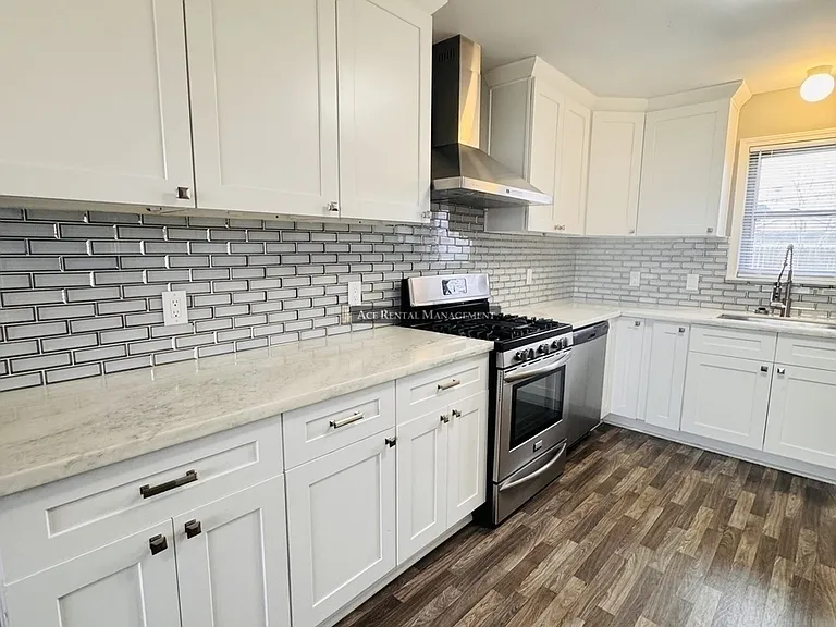 1212 S 36th St — Photo 5