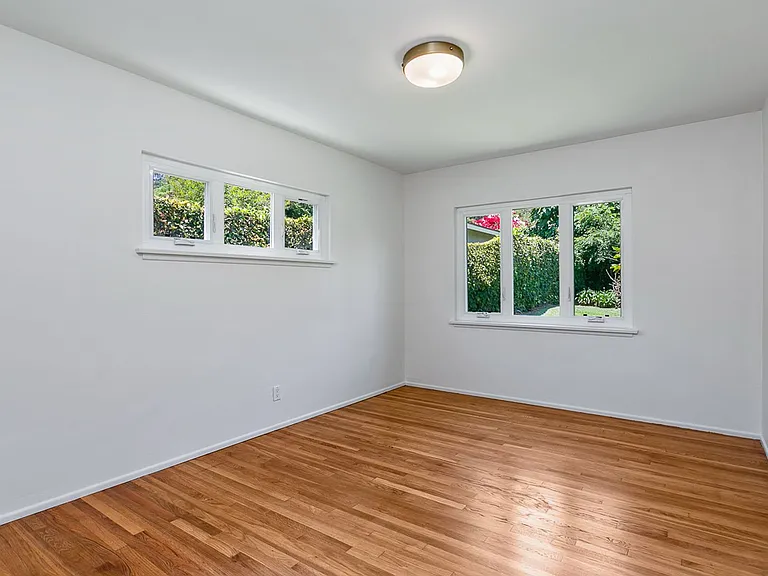 1325 Lomay Pl — Photo 8