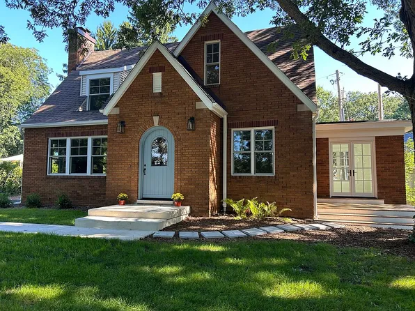 754 Del Vista Dr, Valparaiso, IN 46385