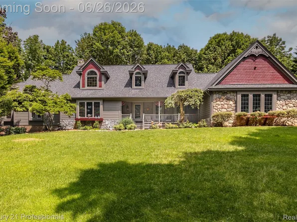 9200 Fox Hollow Rd, Clarkston, MI 48348