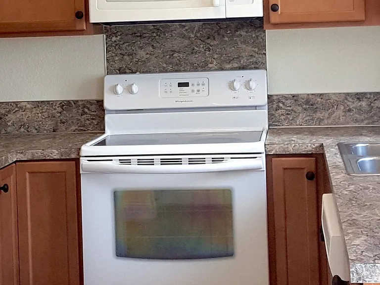 225 SW Kalmia St #A — Photo 7