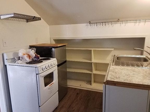 4th image of 3829 1/2 34th St