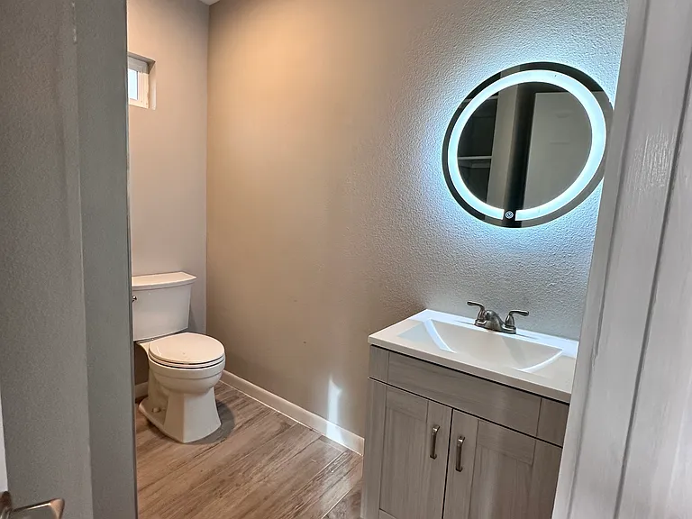 9256 Roseway Dr #B — Photo 2