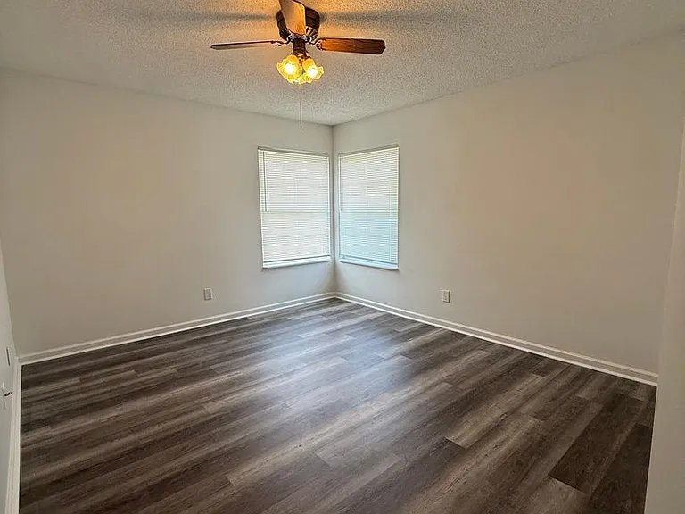 701 Coventry Ln #B5 — Photo 4