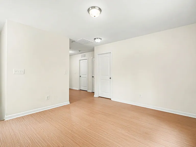 10420 Benfield Rd — Photo 17