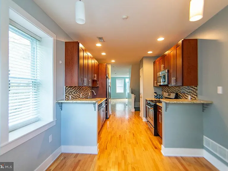 2147 Ellsworth St — Photo 4