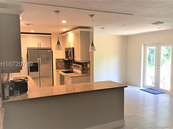 4th image of 1760 SW 25th Ave