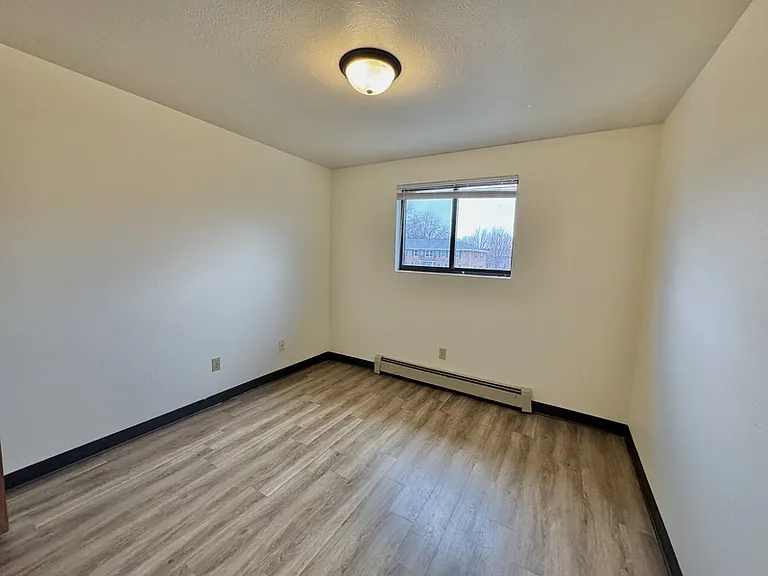 1721 Lenwood Ave #10 — Photo 11