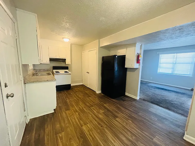 4053 Log Cabin Dr #B-3 — Photo 3