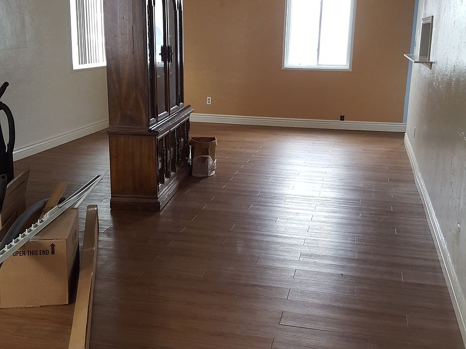 Dining area & living room