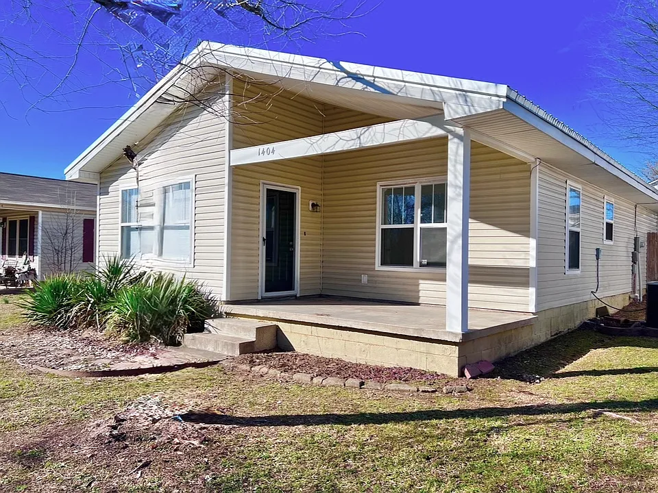 1404 Martin Street421 Pauline St