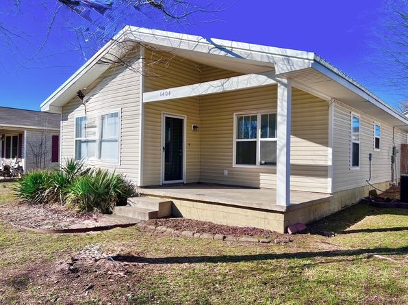 1404 Martin Street421 Pauline St