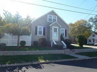 98 Vivian Ave, Pawtucket, RI 02860