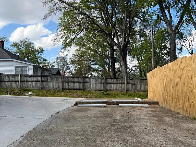 402 N Church St — Photo 22