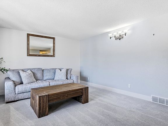 2nd image of 4841 Camelot Dr