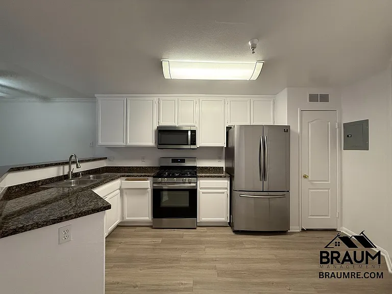 7323 WINNETKA — Photo 16
