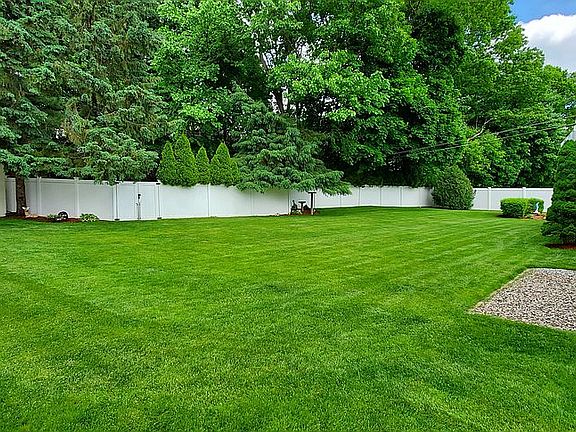 3rd image of 78 Bornwood Dr