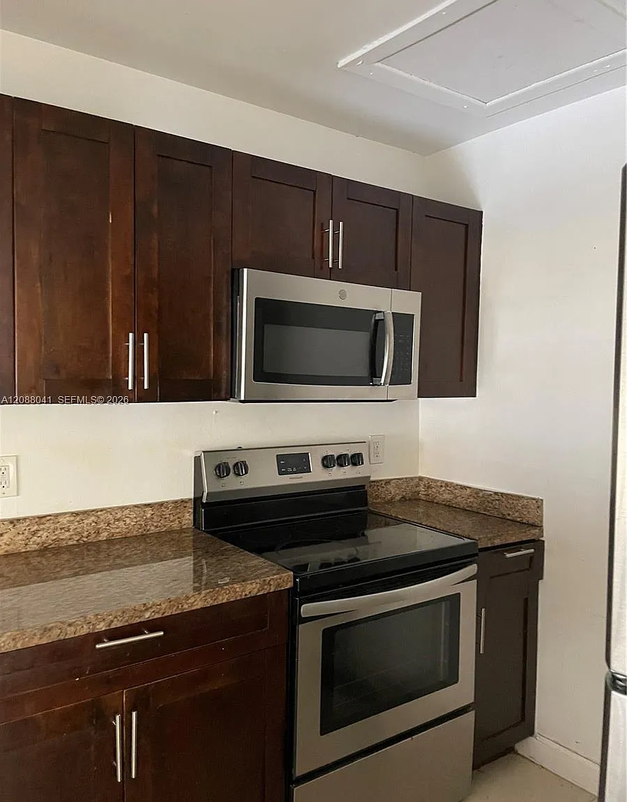 Rozland Condo — Photo 3