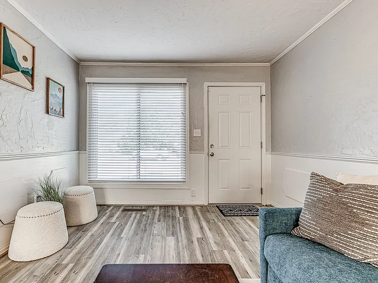 2912 W Fairfield Ave — Photo 8