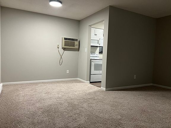 4th image of 5232 Pointe Dr APT B