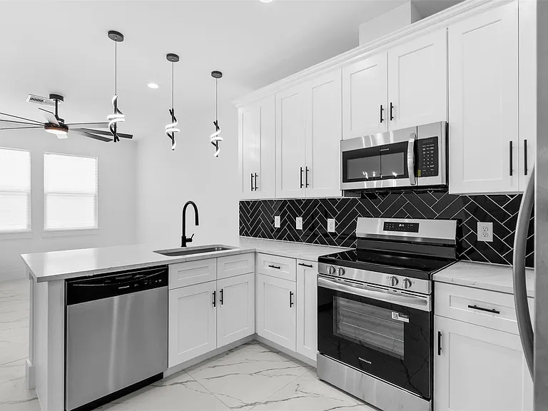 9110 Everglade #B — Photo 9