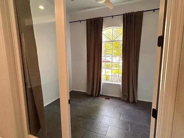 4033 W Douglas Ave — Photo 6