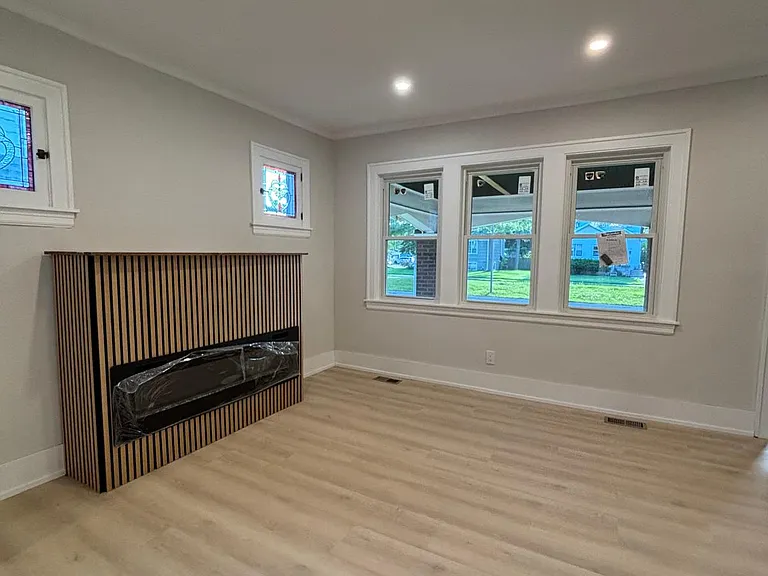 247 S Oakland Grv — Photo 5