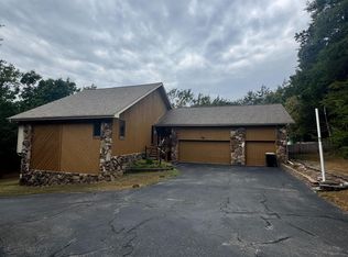 1501 E Groves Dr, Ozark, MO 65721