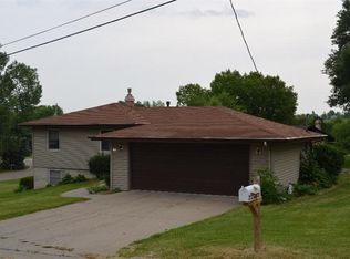 212 Terrace Dr, Oskaloosa, IA 52577