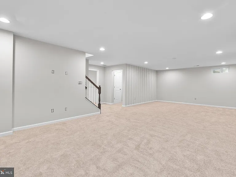 930 Forsythia Ln — Photo 46
