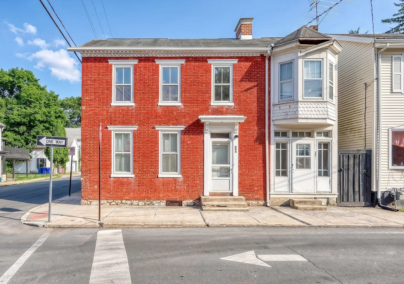 42 E Locust St — Photo 1