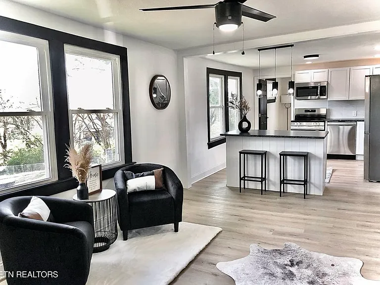 Living room & Kitchen