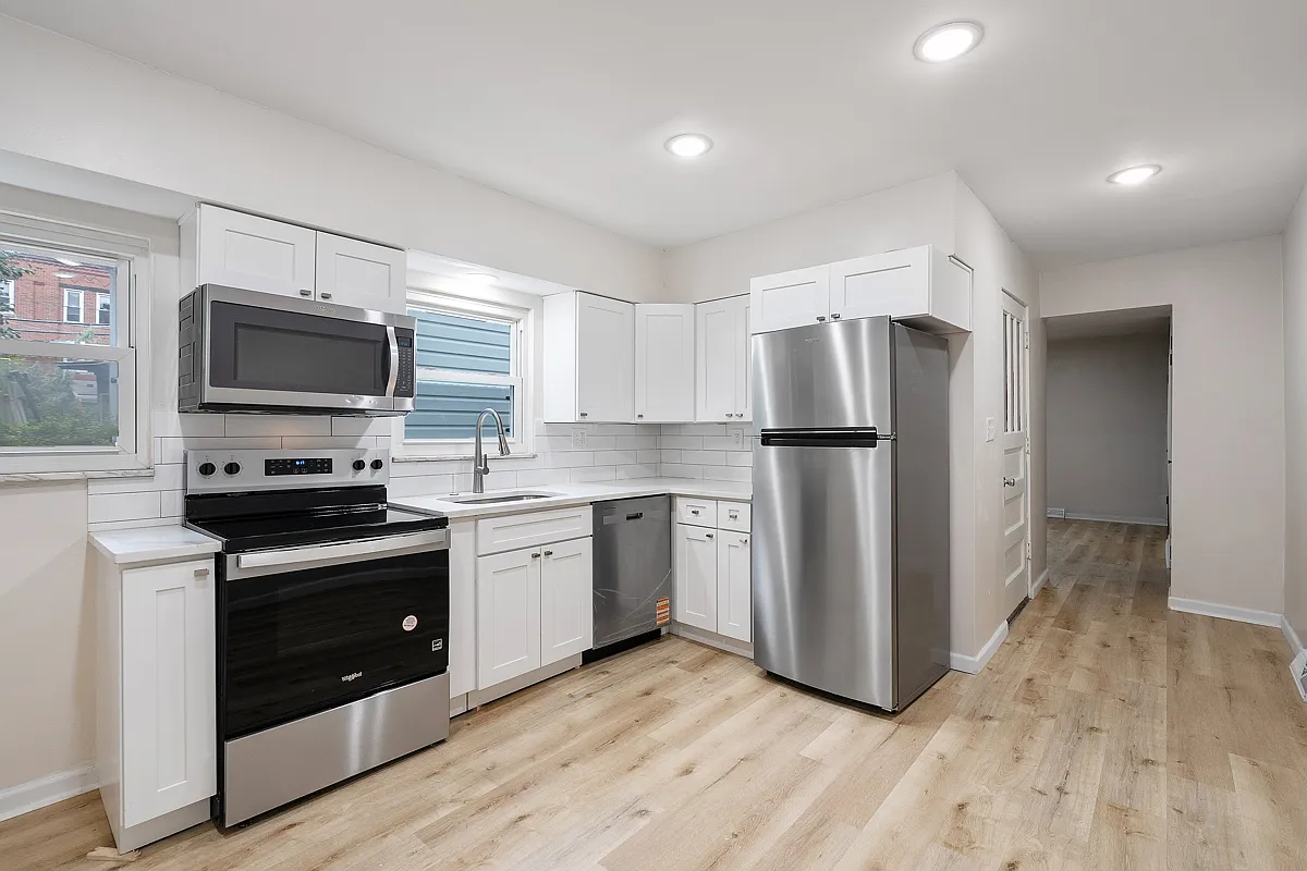 3 bed, 2.5 bath, 2014 sqft, $2,000 — Photo 1