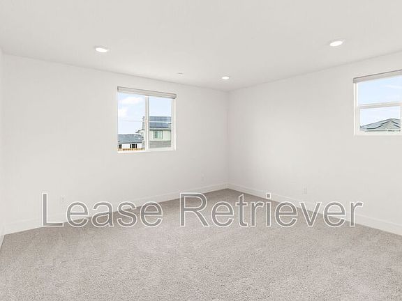 4th image of 420 Manhattan Dr