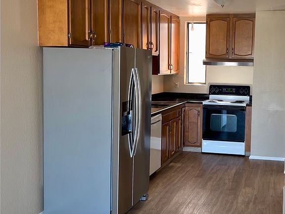 2nd image of 2460 Chestnut St #201