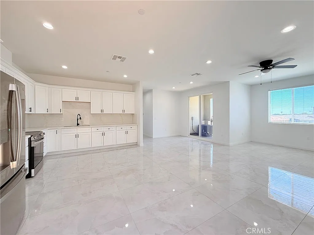 3 bed, 1333 sqft, $3,000 — Photo 4