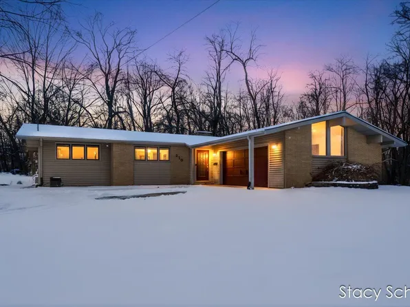 210 Brewer Dr S, Battle Creek, MI 49015