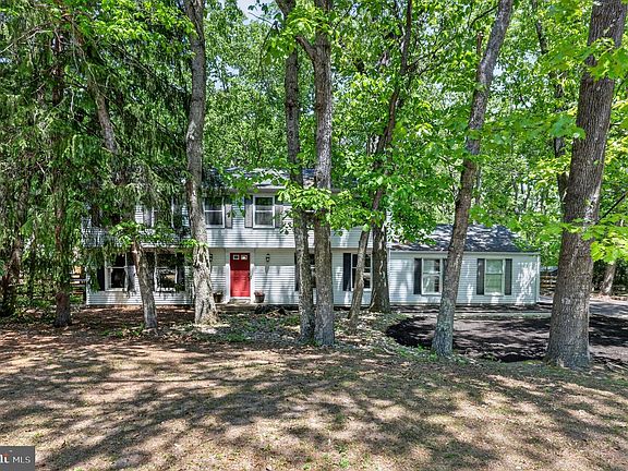 3rd image of 566 Fairview Rd