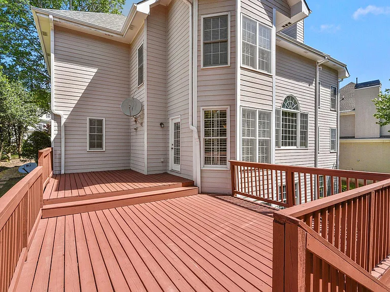 330 Winherst Ln — Photo 22