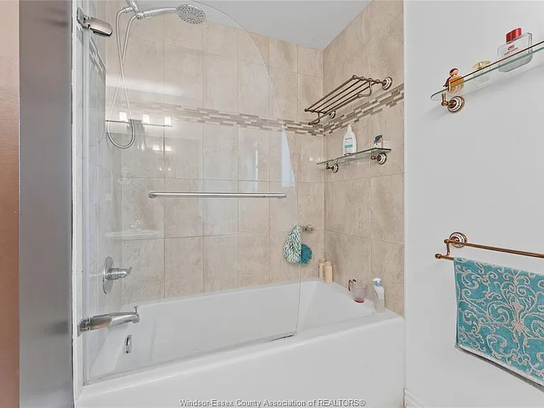 398 Poplar Dr — Photo 23