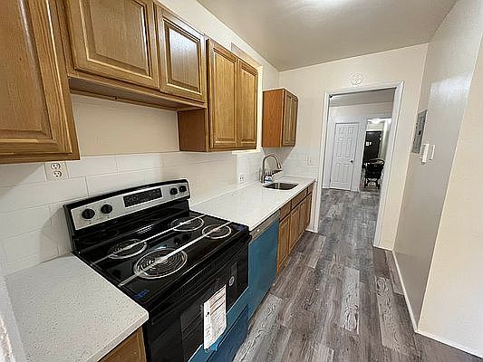 2nd image of 332 Chauncey St APT 1l
