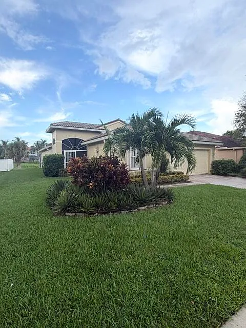 3 bed, 5.0 bath, 1830 sqft, $3,300 — Photo 2