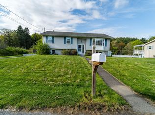 4 Meadowlark Ln, Wynantskill, NY 12198